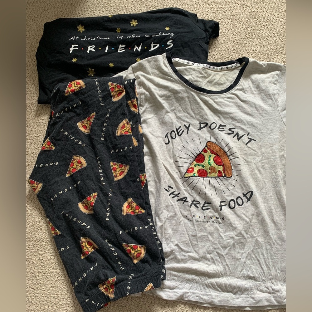 Friends Themed Pajama Set with Pizza Print